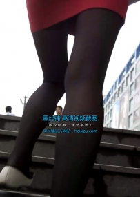 北京街头 上天桥的黑丝包臀裙MM被抄底【RMVB/6M】黑丝铺出品